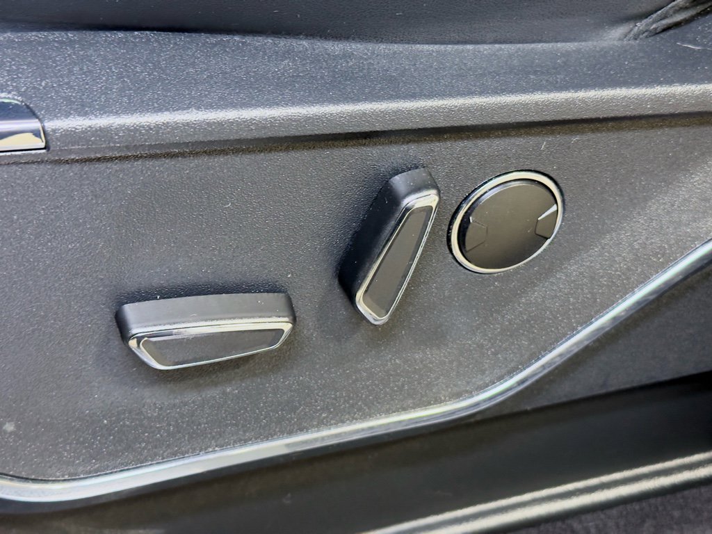 Used 2023 Ford F150 Lightning Platinum image 7