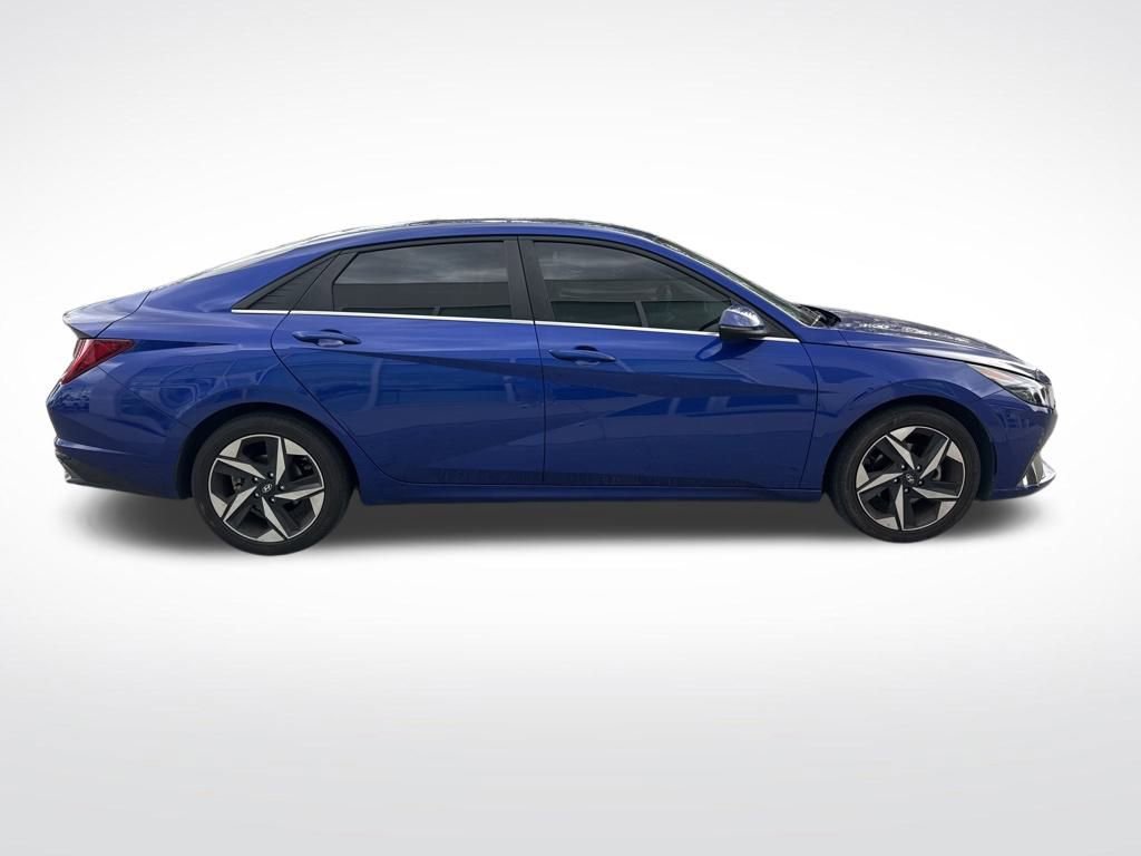 Used 2023 Hyundai Elantra Limited image 4
