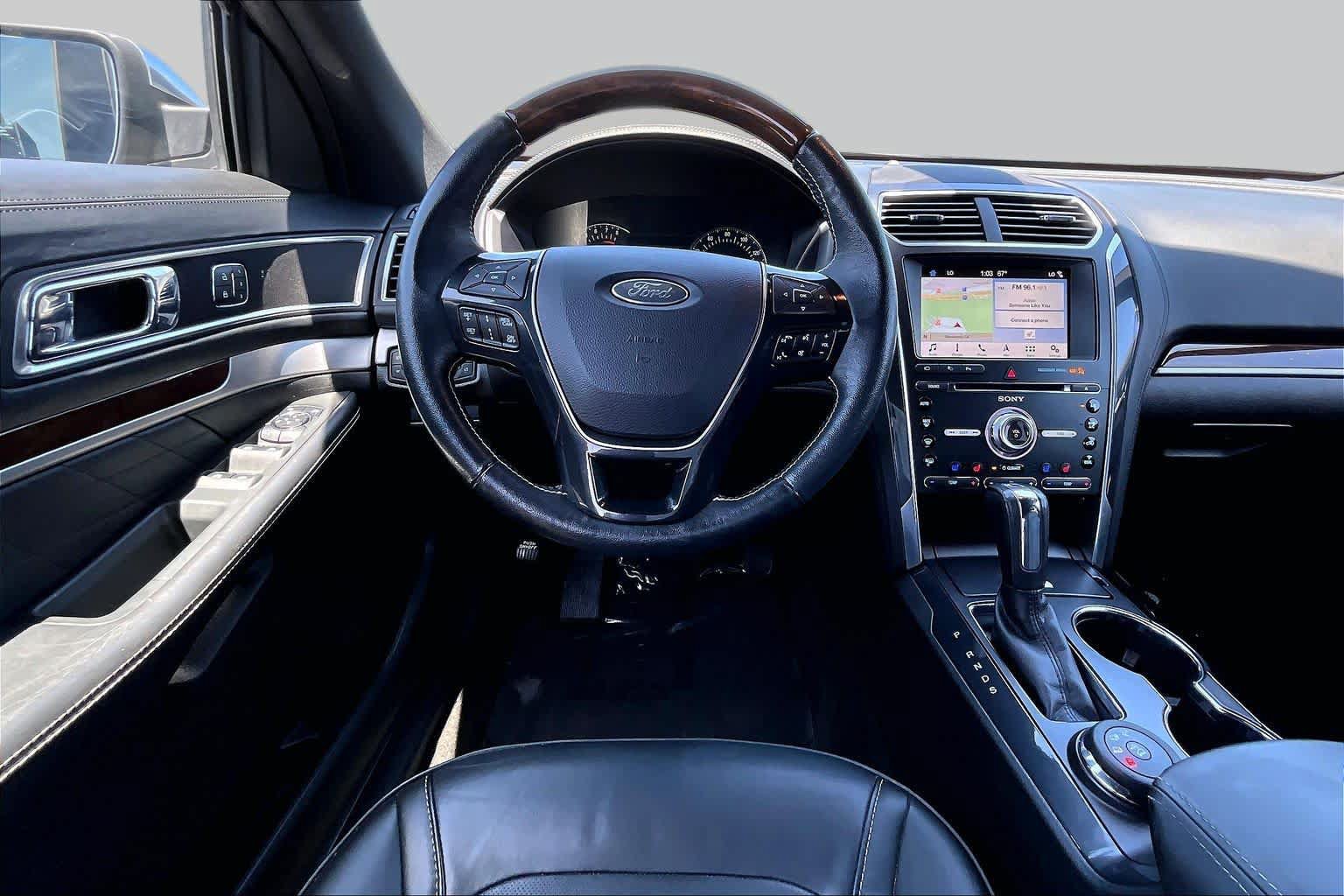 Used 2017 Ford Explorer Platinum AWD/4WD image 5