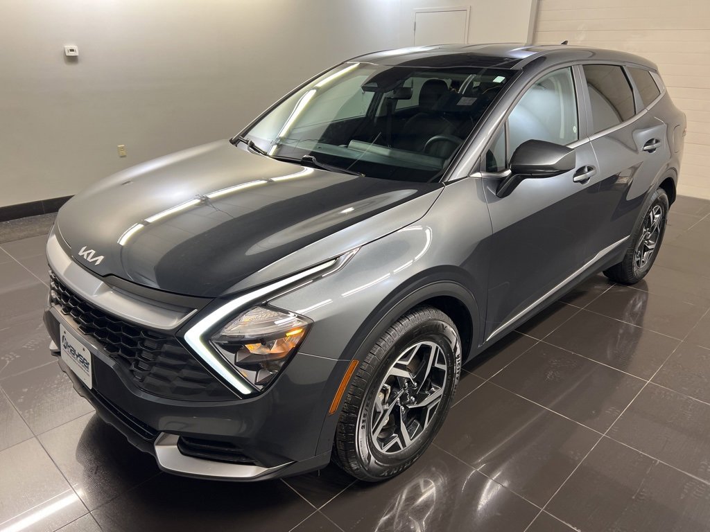 Used 2023 Kia Sportage LX image 3