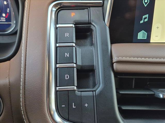 Used 2024 Chevrolet Tahoe High Country AWD/4WD image 12