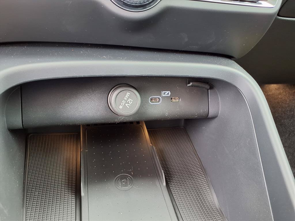 New 2026 Volvo XC40 B4 Core w/ Protection Package Premier FWD image 19