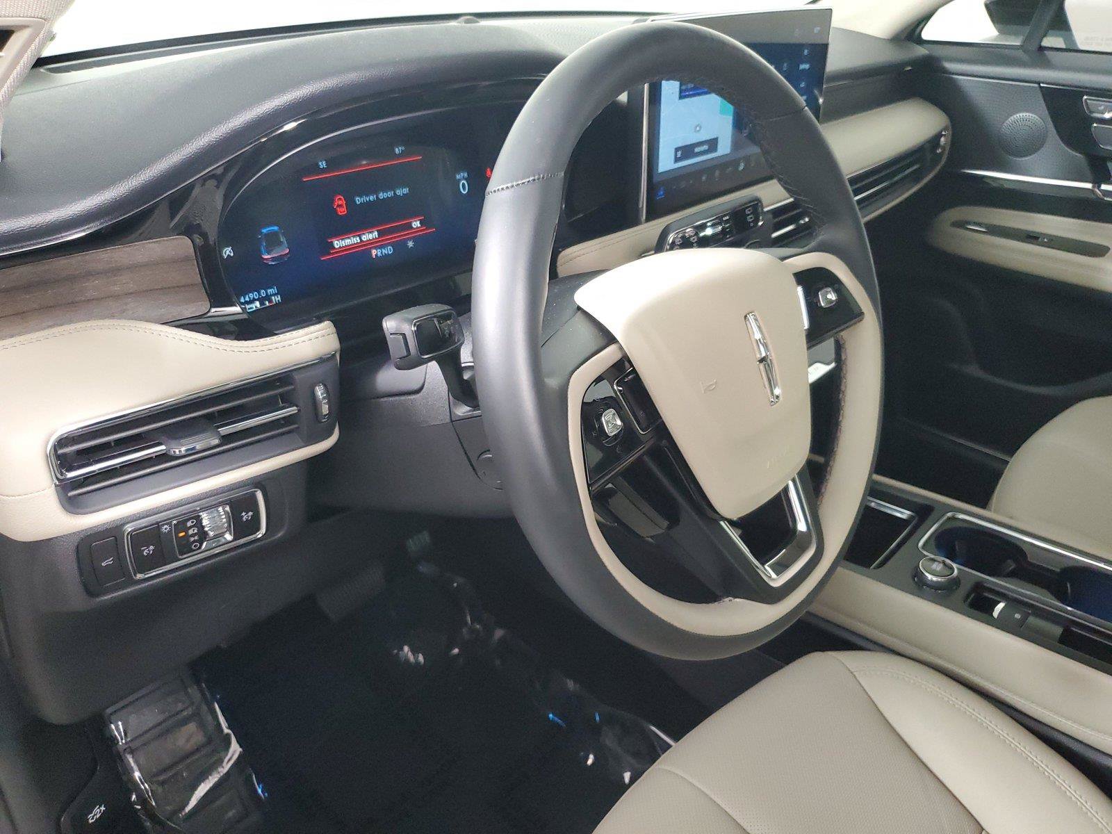Used 2026 Lincoln Corsair Reserve w/ Rear Removable Package Tray FWD image 23