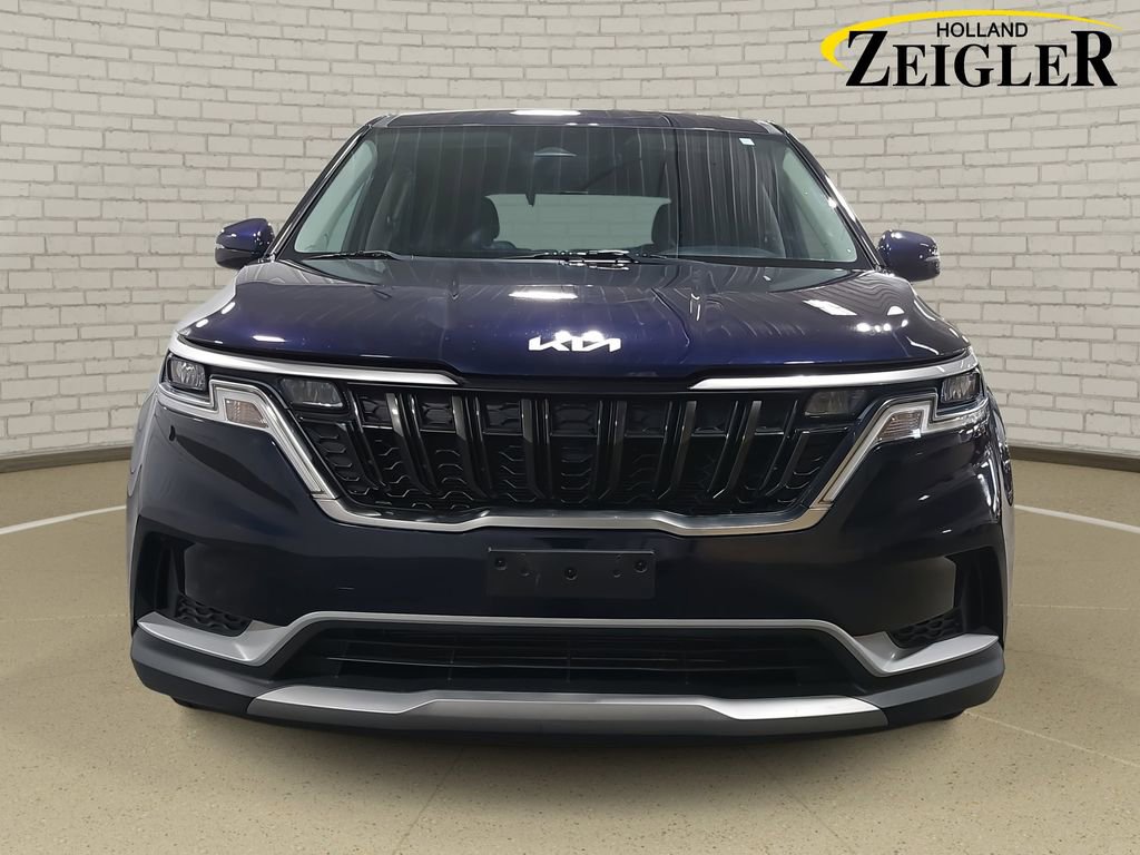 Used 2023 Kia Carnival LX image 2