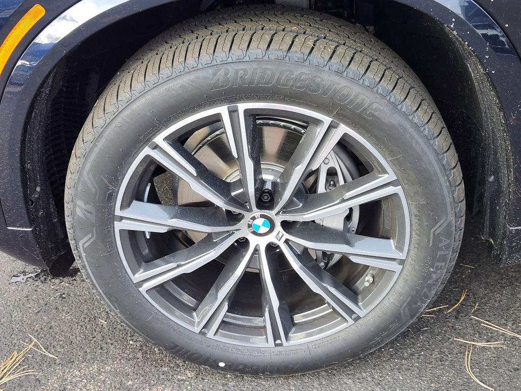 New 2026 BMW X5 xDrive40i w/ M Sport Package AWD/4WD image 7