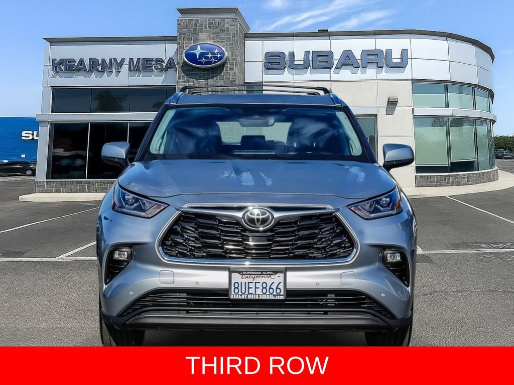 Used 2021 Toyota Highlander Limited FWD image 2