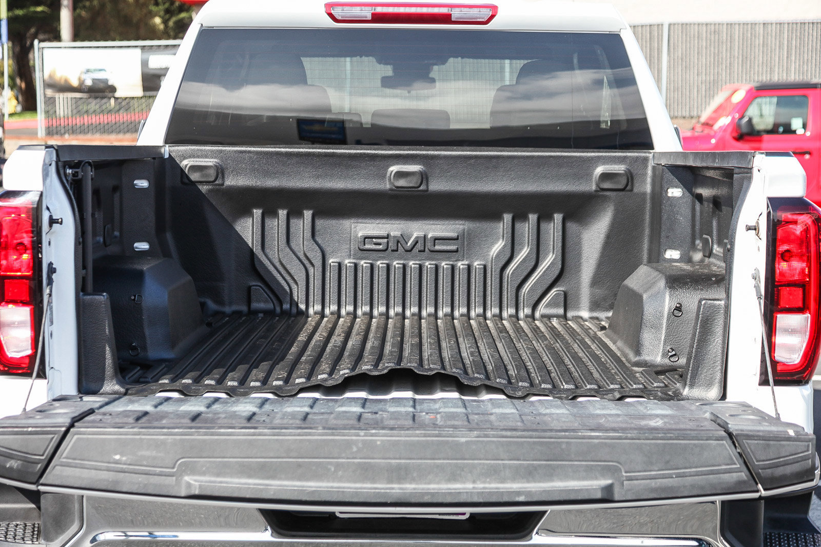 Used 2024 GMC Sierra 1500 SLE image 24