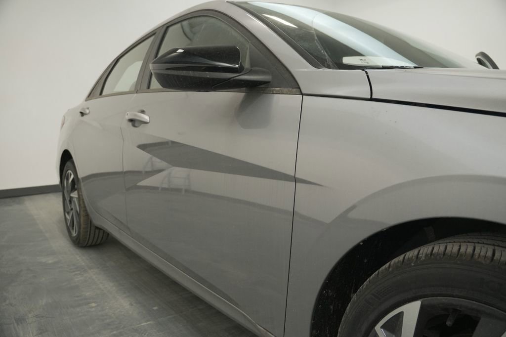 Certified 2025 Hyundai Elantra Sport image 22