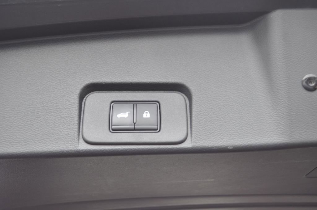 Used 2024 Nissan Rogue SV image 13