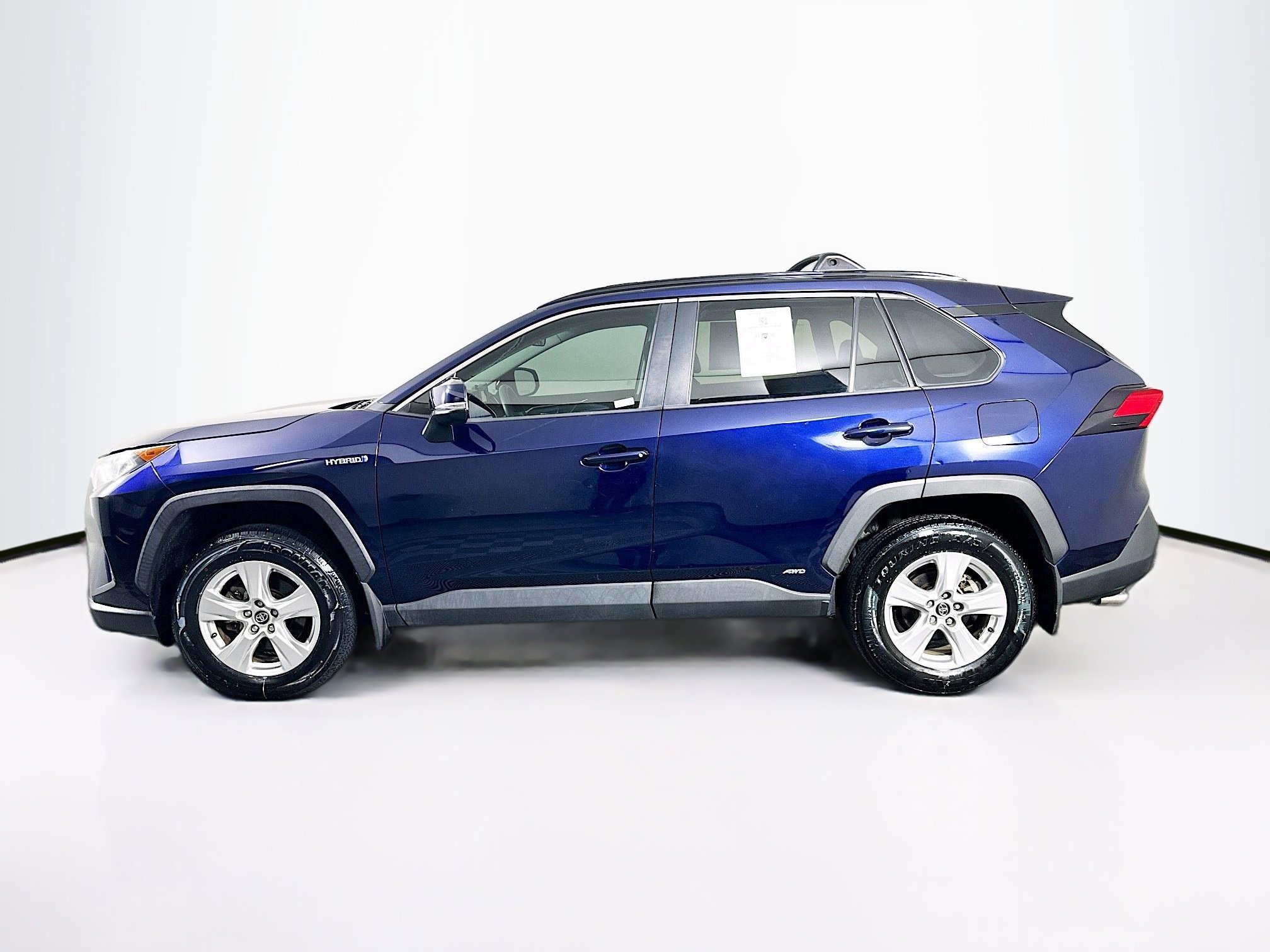 Used 2020 Toyota RAV4 XLE w/ Convenience Package AWD/4WD image 4