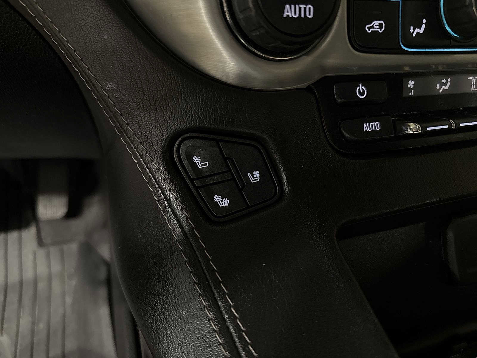 Used 2020 GMC Yukon XL SLT w/ Premium Edition image 37