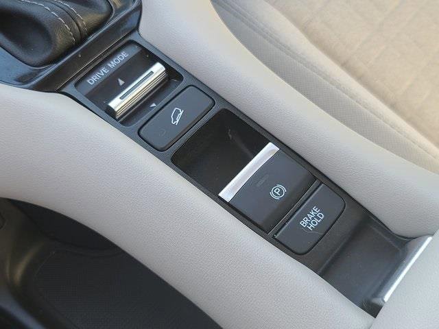 Used 2023 Honda HR-V LX image 29