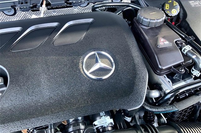 Used 2025 Mercedes-Benz GLB 250 4MATIC image 29
