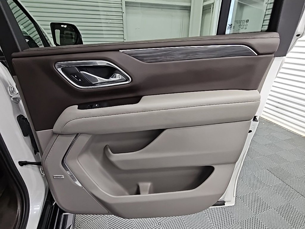 Used 2021 GMC Yukon XL SLT w/ SLT Premium Package image 44