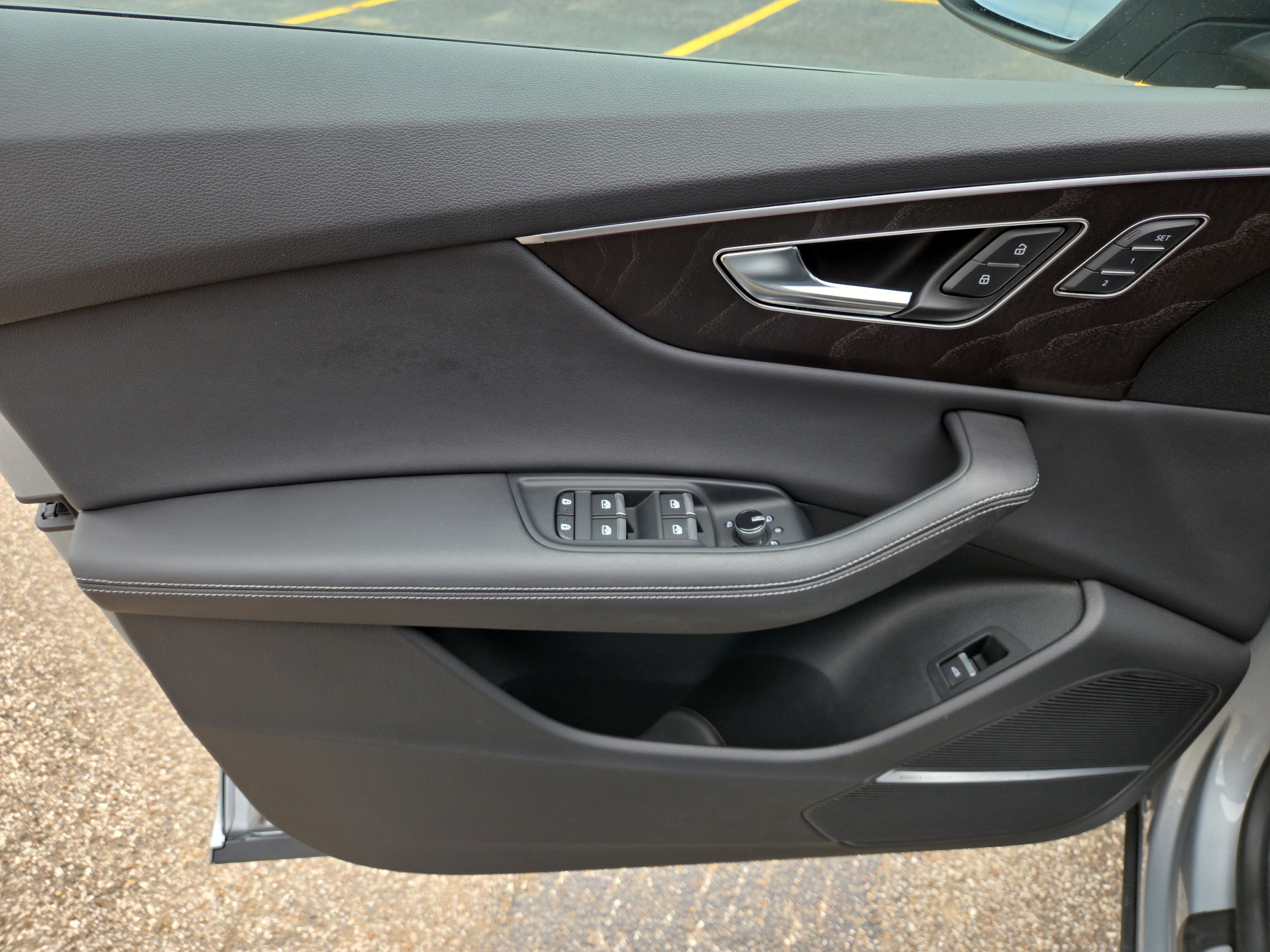 Used 2023 Audi Q8 Premium Plus w/ Premium Plus Package image 6