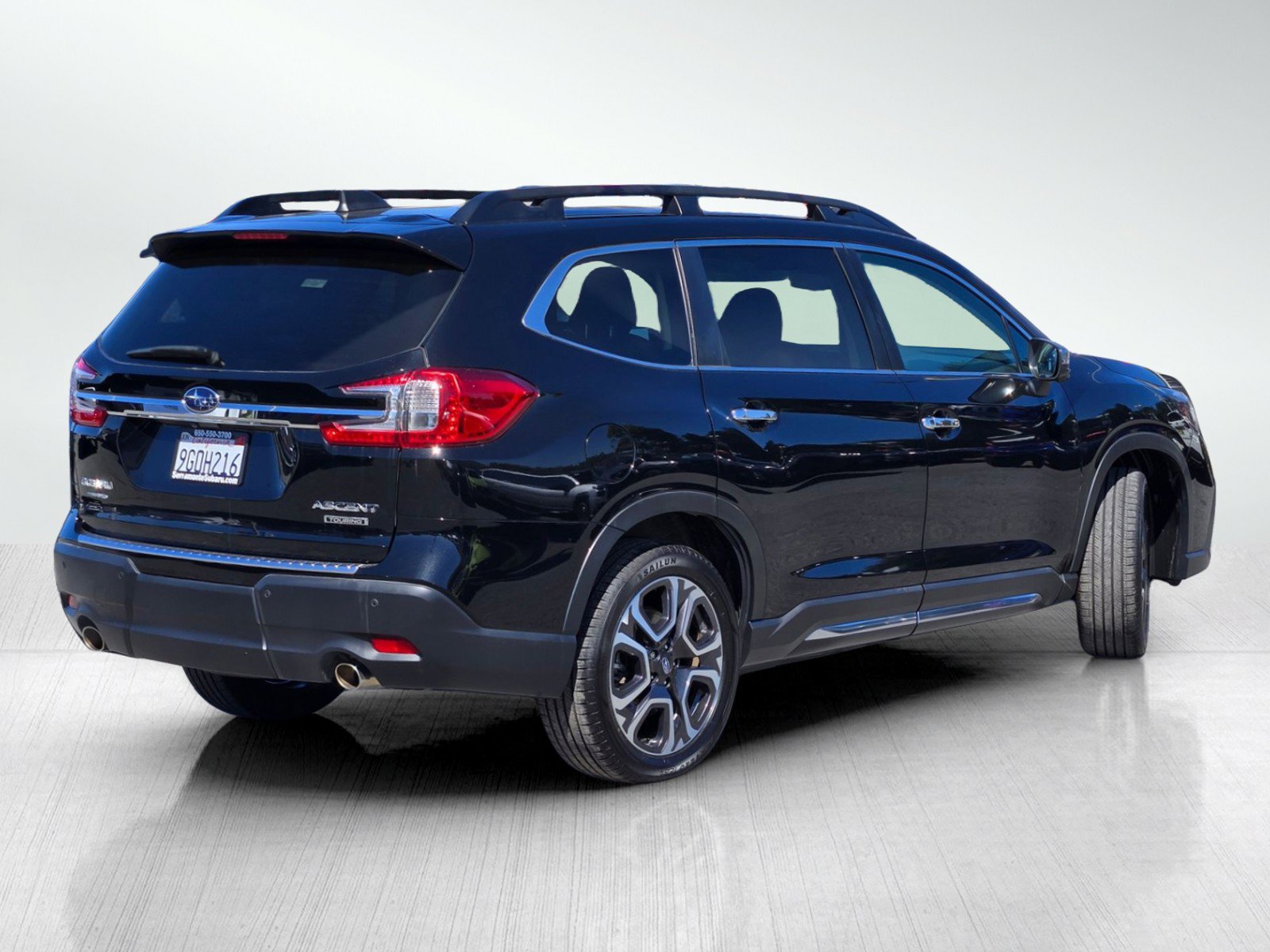 Used 2023 Subaru Ascent Touring AWD/4WD image 4