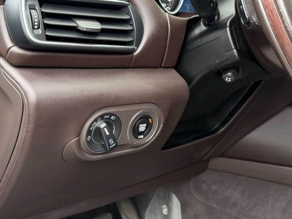 Used 2019 Maserati Levante GranLusso AWD/4WD image 17