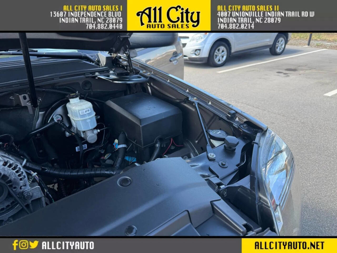 Used 2011 GMC Yukon XL SLT w/ SLT-2 Equipment Package RWD image 40