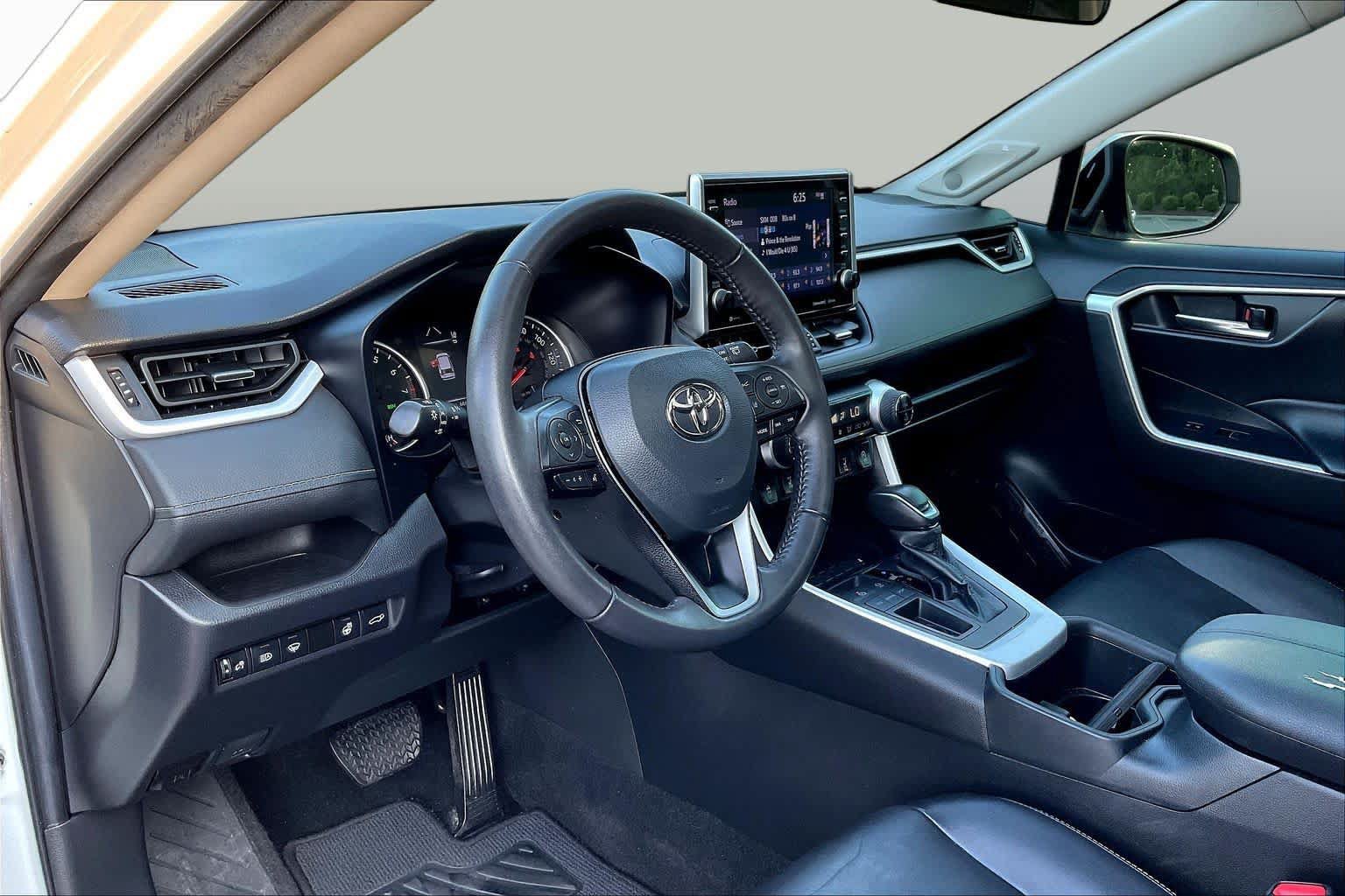 Used 2022 Toyota RAV4 XLE Premium FWD image 18