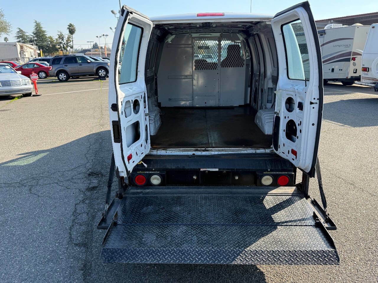 Used 2009 Ford E-150 and Econoline 150 RWD image 9