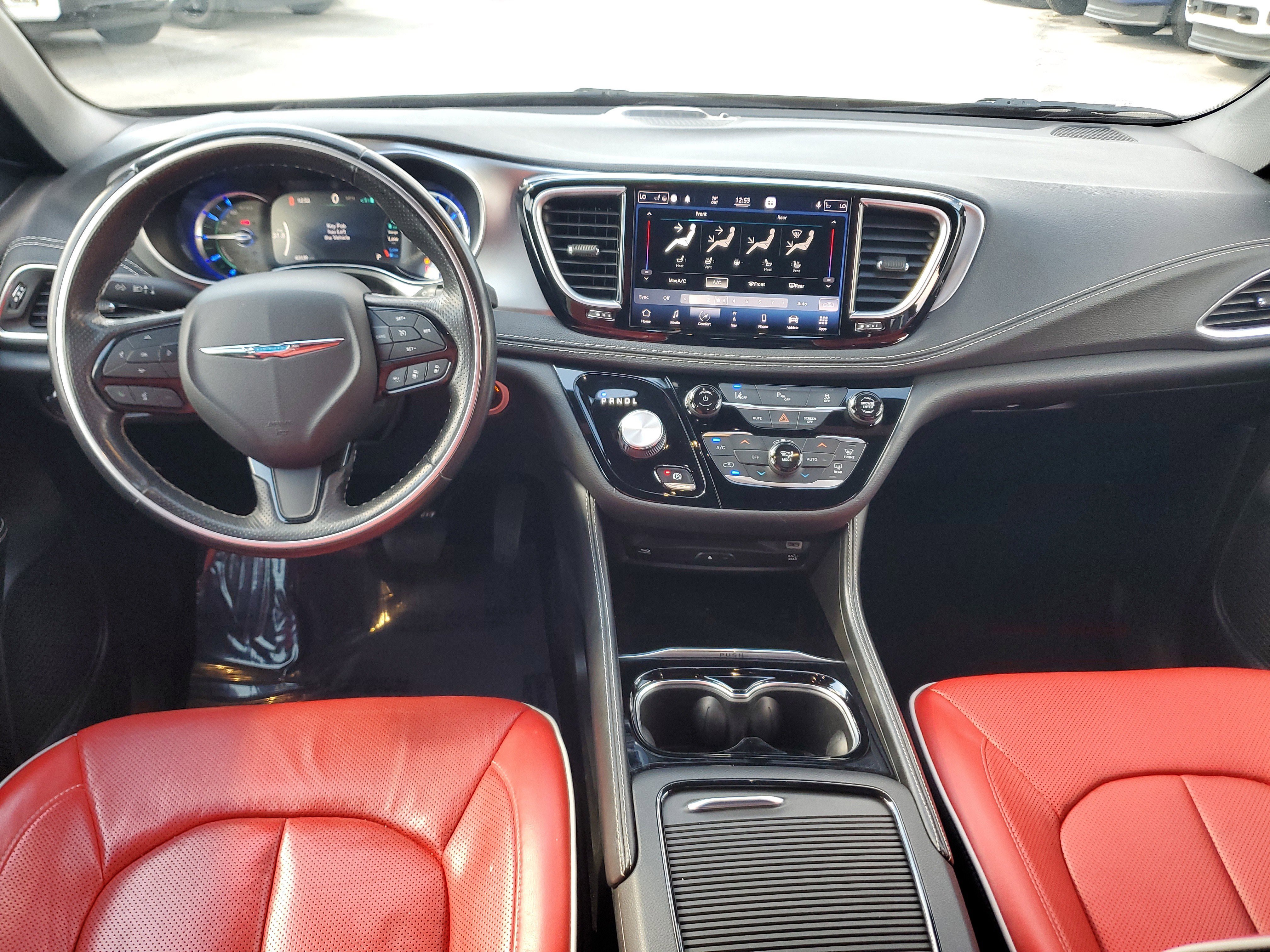 Used 2021 Chrysler Pacifica Limited w/ Uconnect Theater Family Group image 18