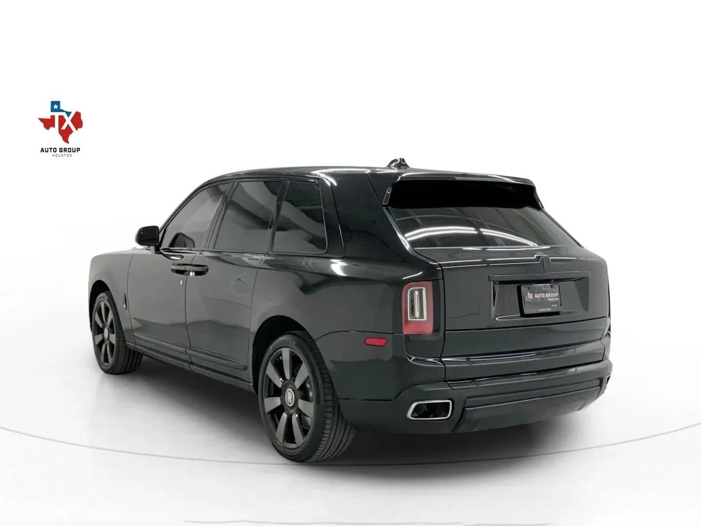 Used 2024 Rolls-Royce Cullinan image 4