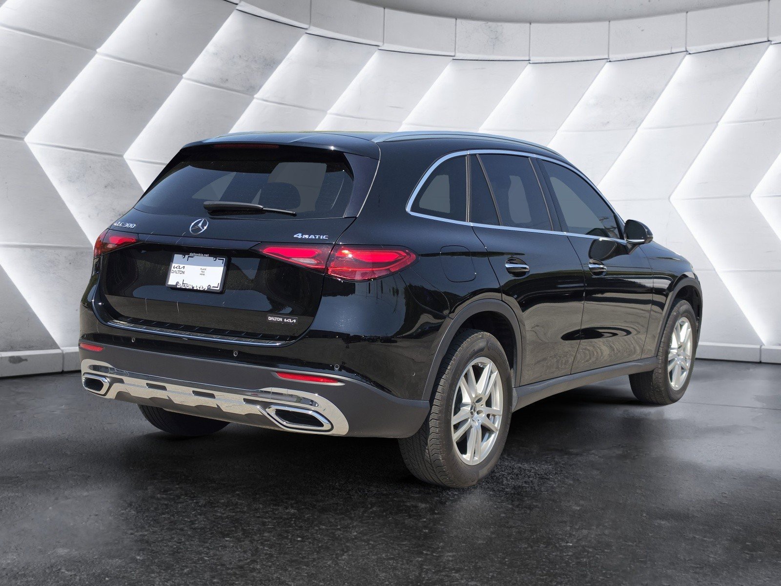 Used 2023 Mercedes-Benz GLC 300 4MATIC image 3