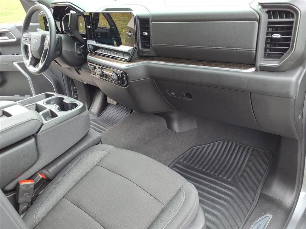 Used 2026 Chevrolet Silverado 1500 RST AWD/4WD image 16