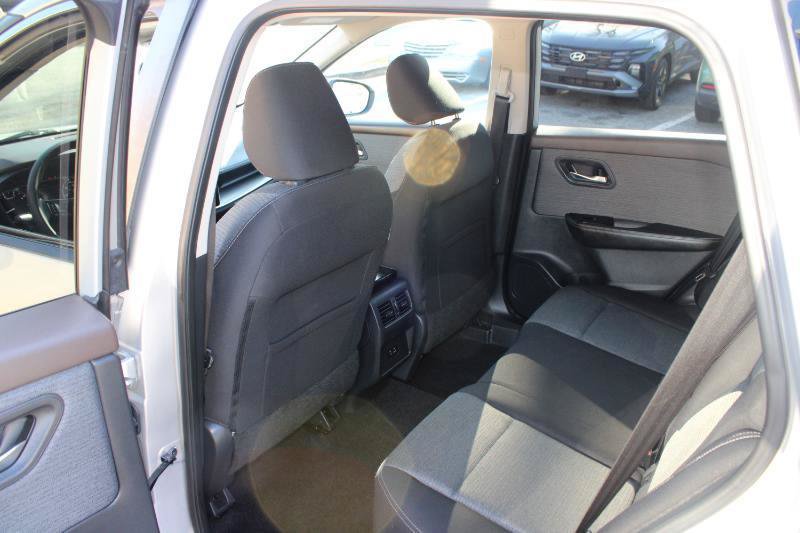 Used 2022 Nissan Rogue SV AWD/4WD image 13