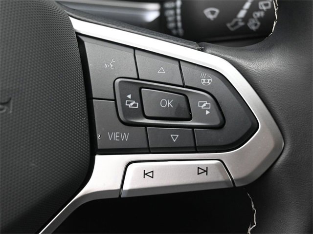 Certified 2025 Volkswagen Taos SE image 18