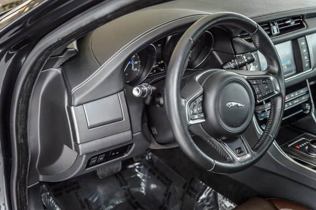 Used 2018 Jaguar XF S image 24