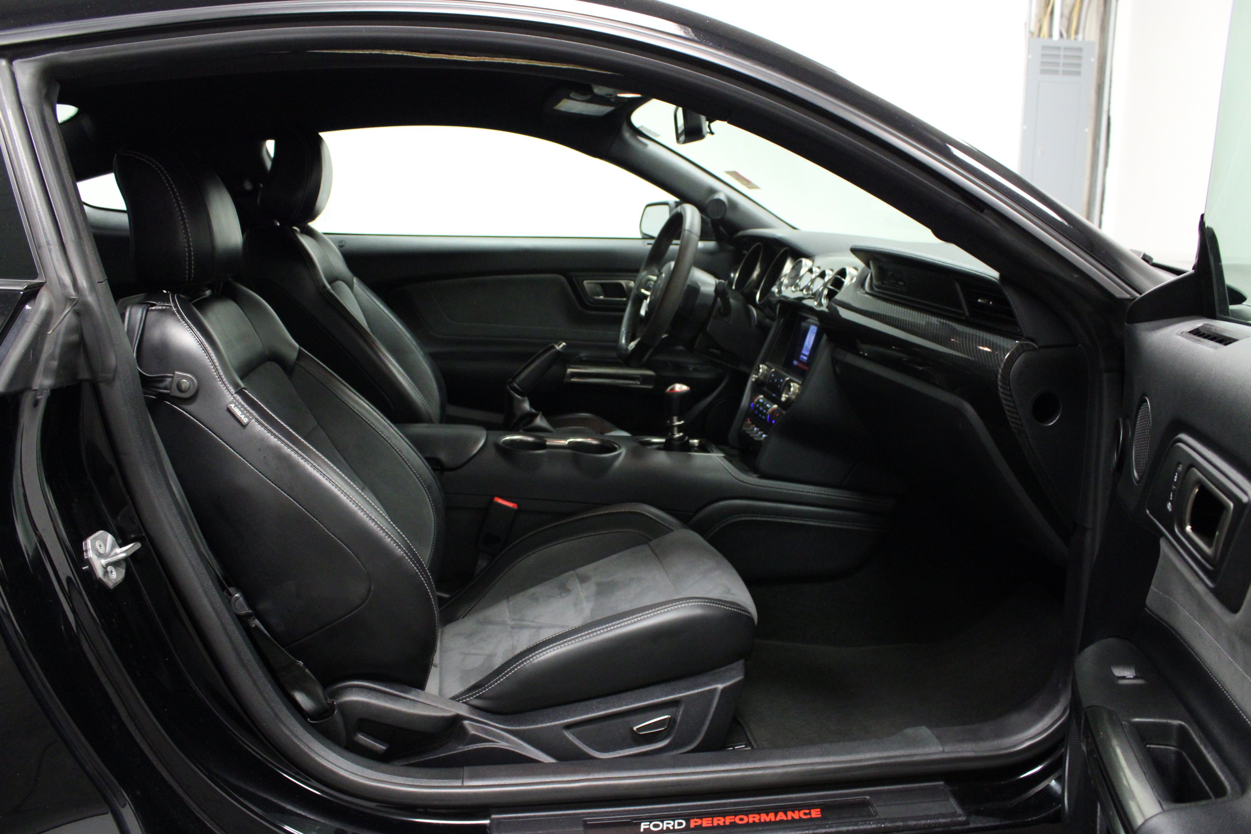 Used 2019 Ford Mustang Shelby GT350 w/ Technology Package RWD image 14