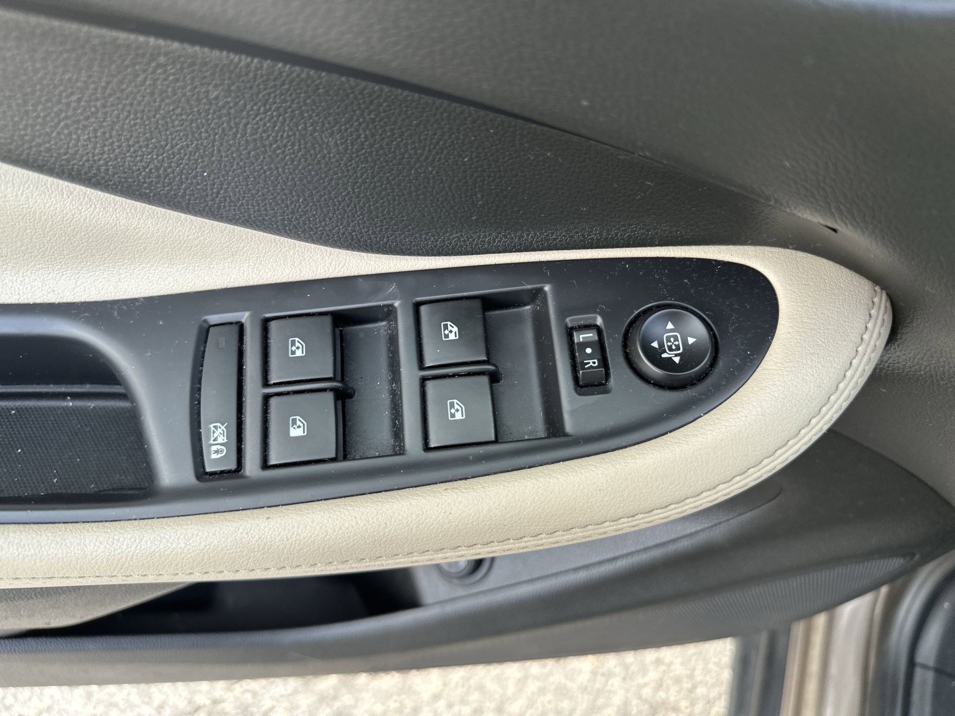 Used 2019 Buick Envision Essence FWD image 15