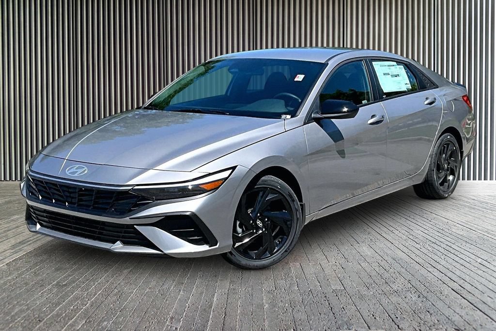New 2026 Hyundai Elantra SEL FWD image 2