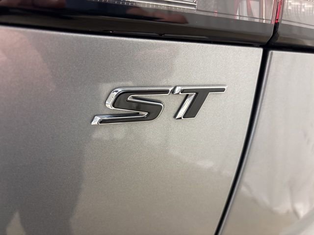 Used 2023 Buick Envision Essence w/ Sport Touring Package AWD/4WD image 14