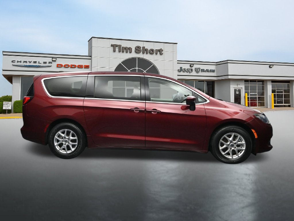 Used 2023 Chrysler Voyager LX FWD image 6