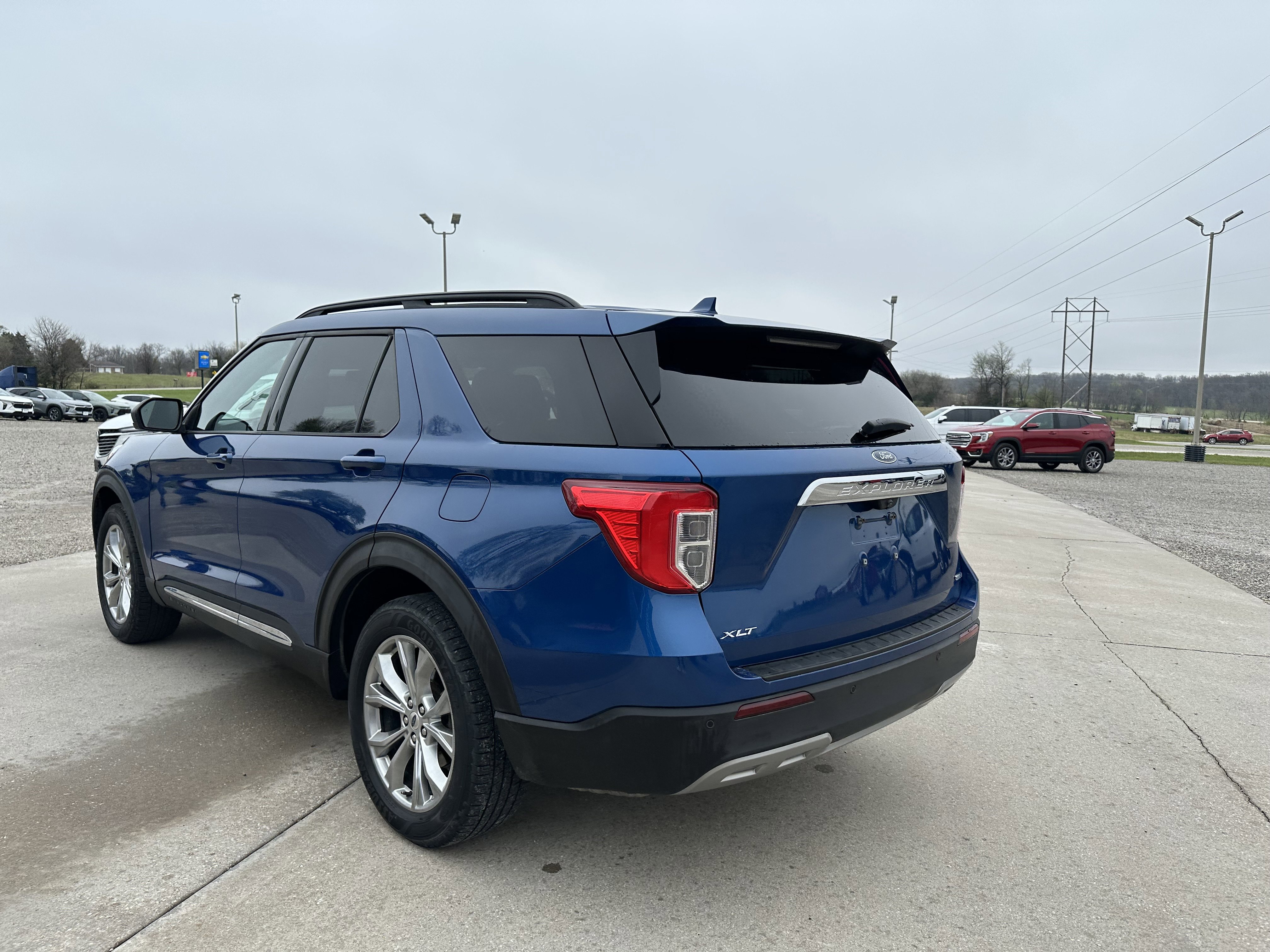 Used 2020 Ford Explorer XLT w/ Equipment Group 202A image 7