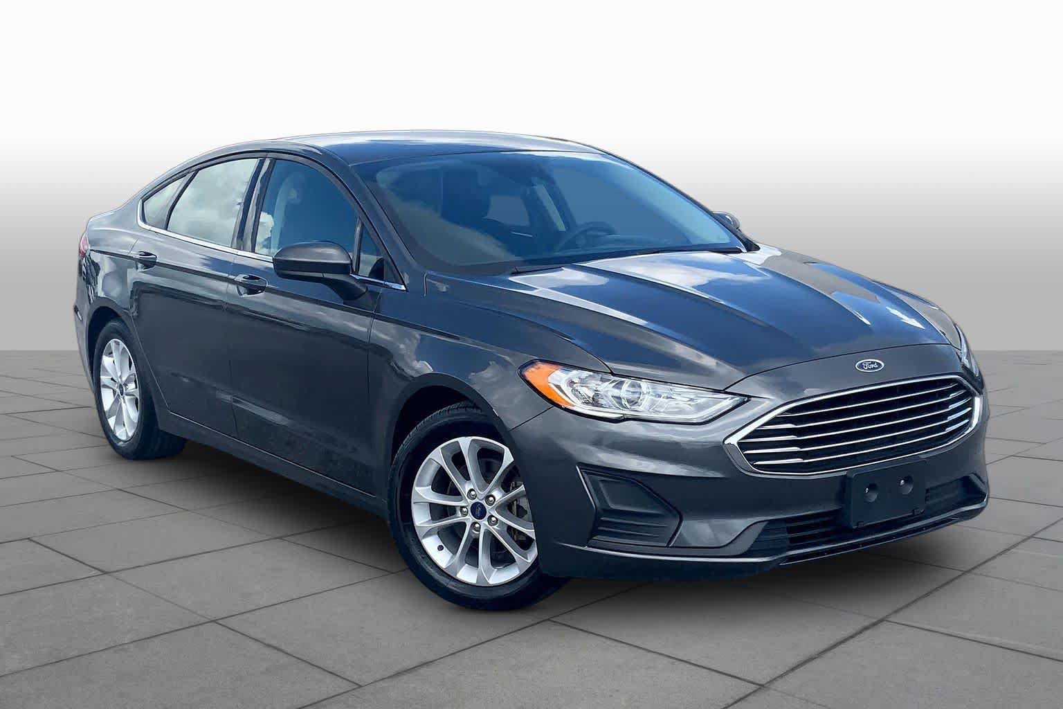 Certified 2019 Ford Fusion SE FWD image 3