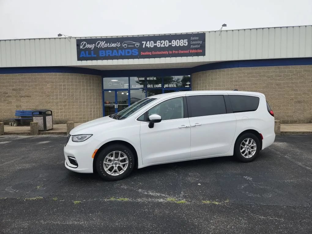 Used 2023 Chrysler Pacifica Touring-L