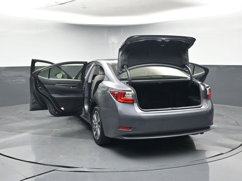 Used 2017 Lexus ES 300h image 43