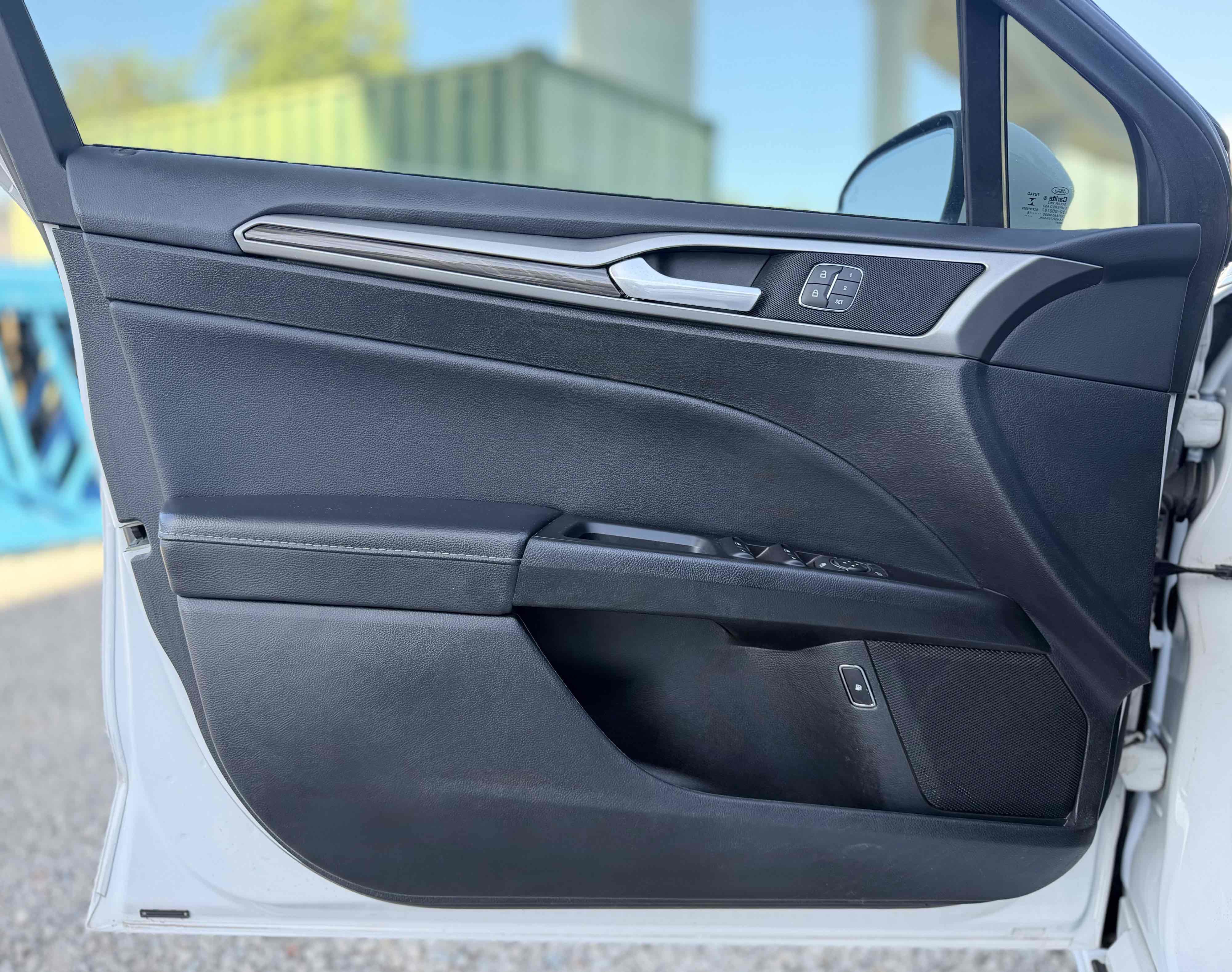 Used 2018 Ford Fusion SE w/ Equipment Group 602A FWD image 20