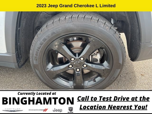 Used 2023 Jeep Grand Cherokee L Limited w/ Black Appearance Package AWD/4WD image 31