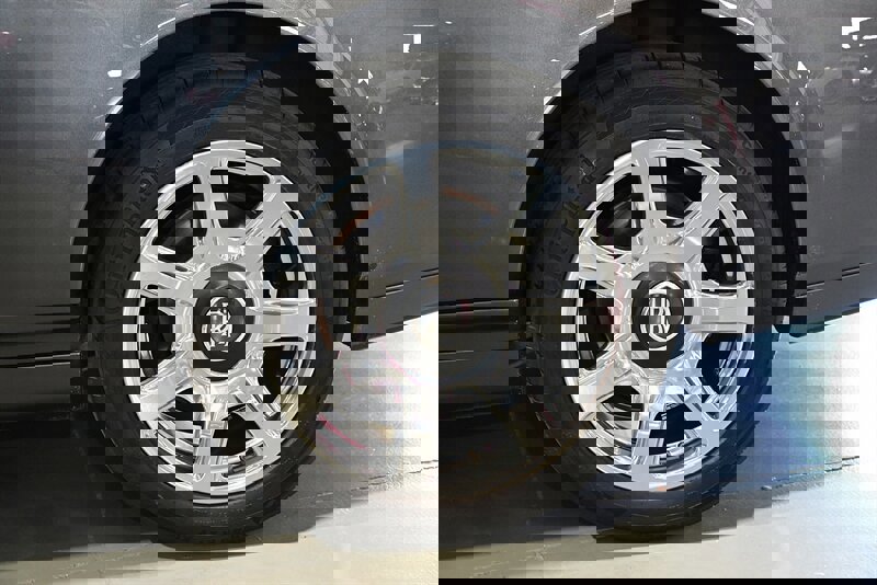 Used 2012 Rolls-Royce Phantom Drophead Coupe image 14