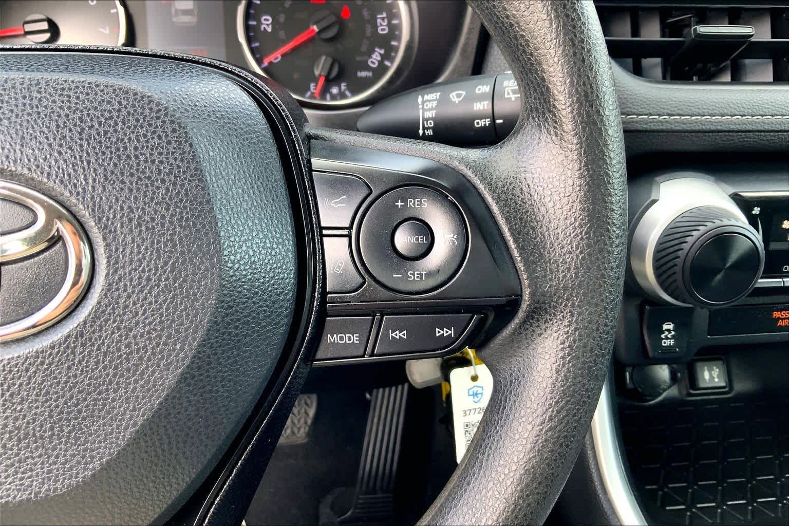 Used 2019 Toyota RAV4 LE image 21