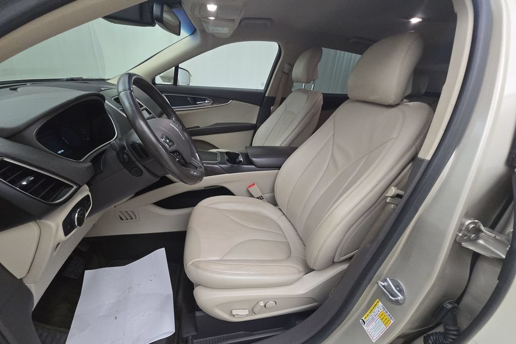 Used 2017 Lincoln MKX Select w/ Select Plus Package AWD/4WD image 12