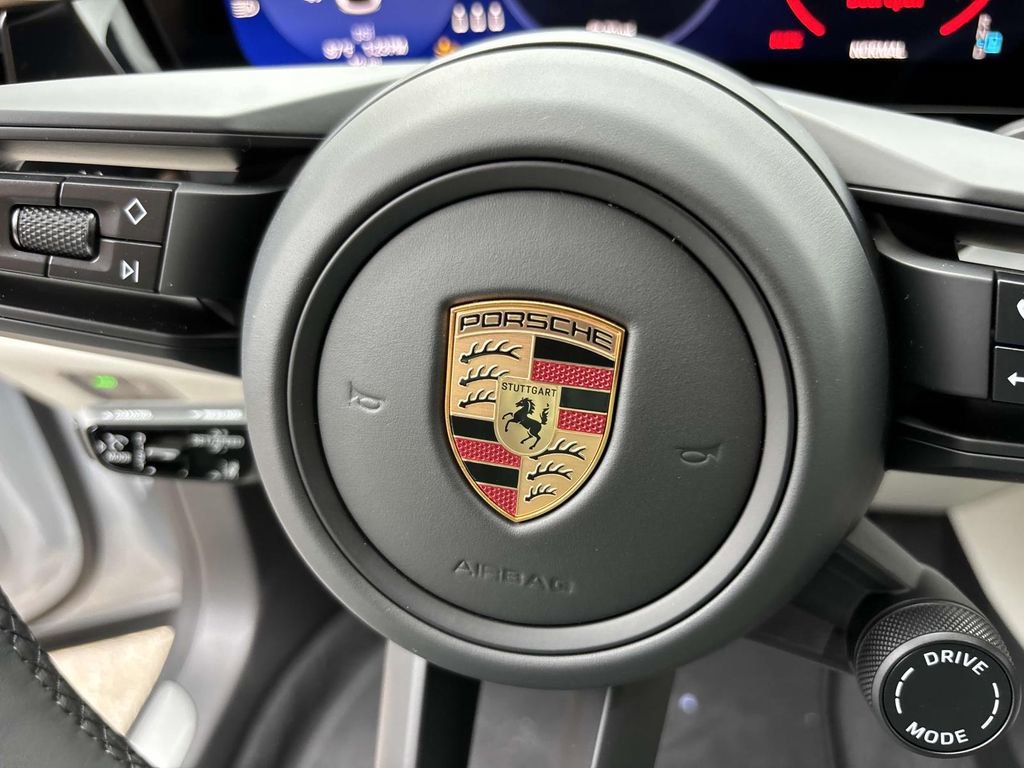 Used 2025 Porsche Macan 4 Electric image 30