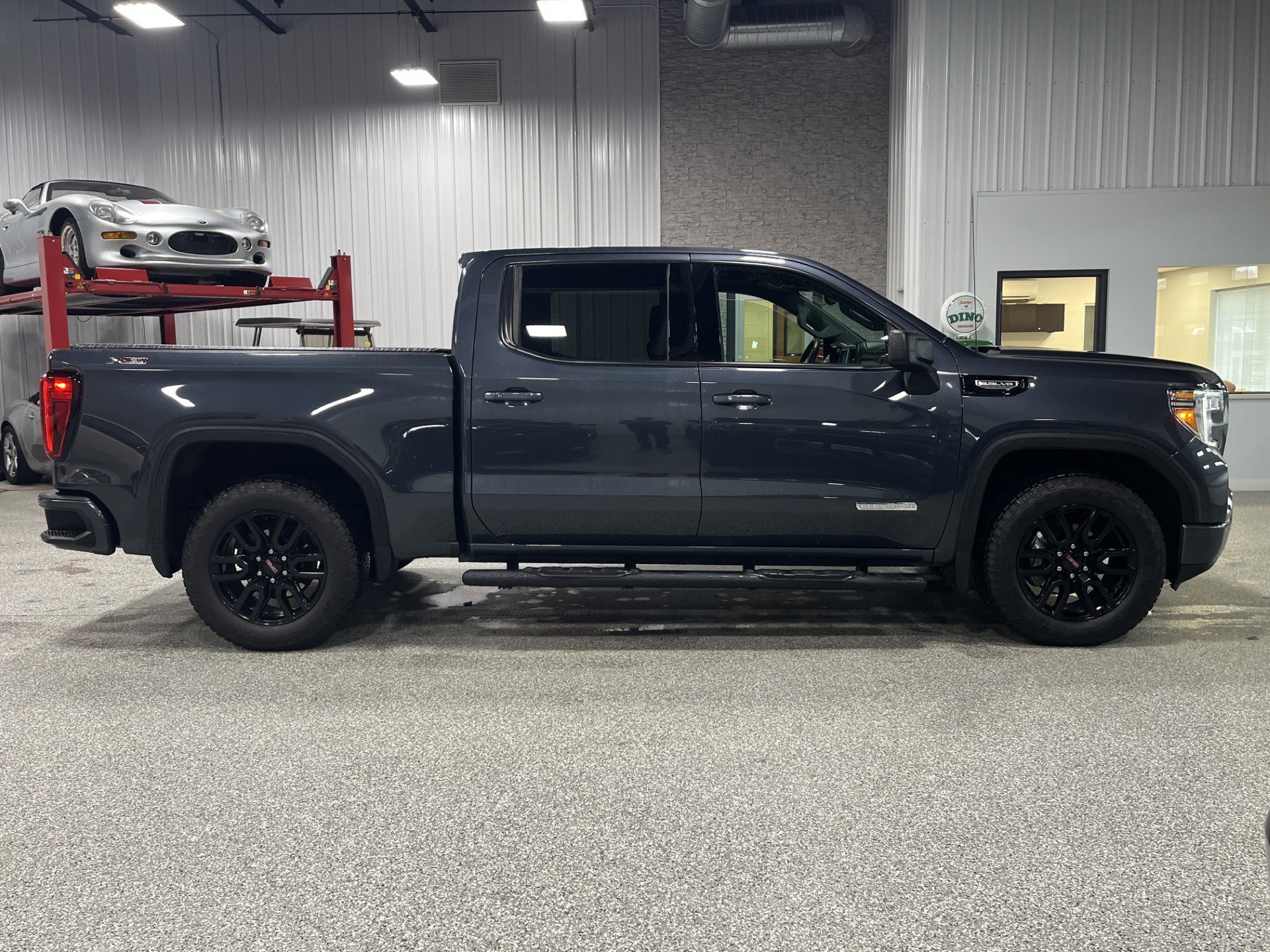 Certified 2022 GMC Sierra 1500 Elevation w/ Preferred Package image 7