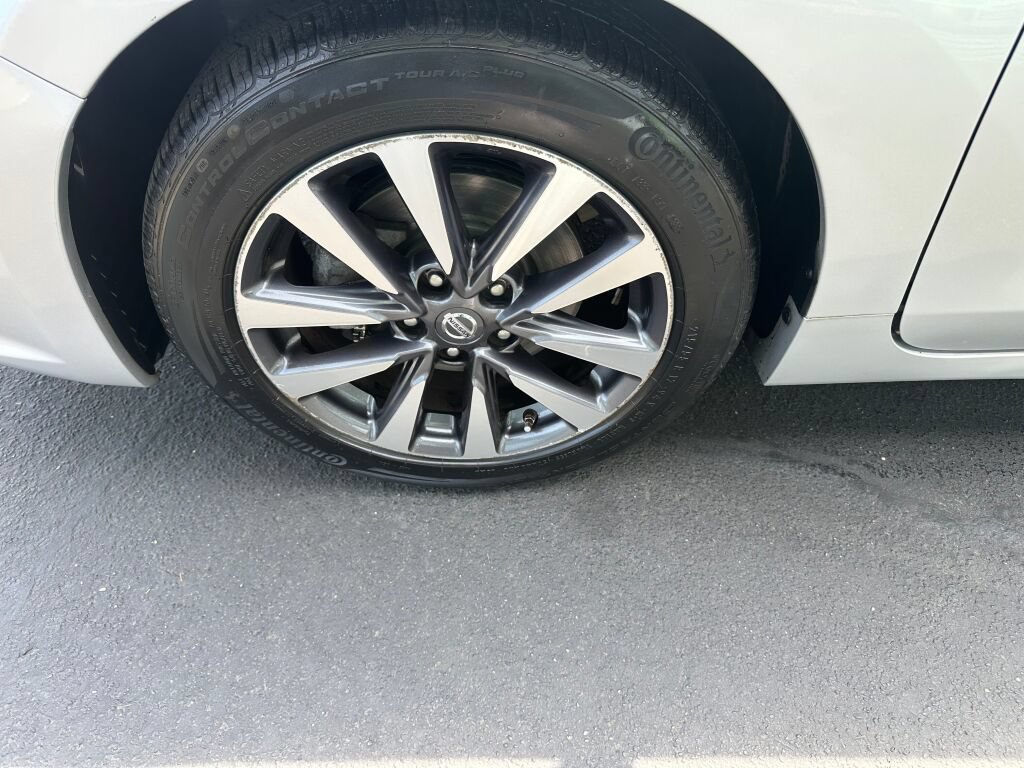 Used 2017 Nissan Altima 2.5 SL w/ Moonroof Package FWD image 10