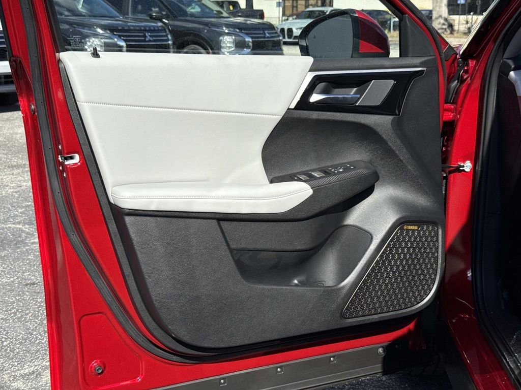 New 2025 Mitsubishi Outlander SE image 18