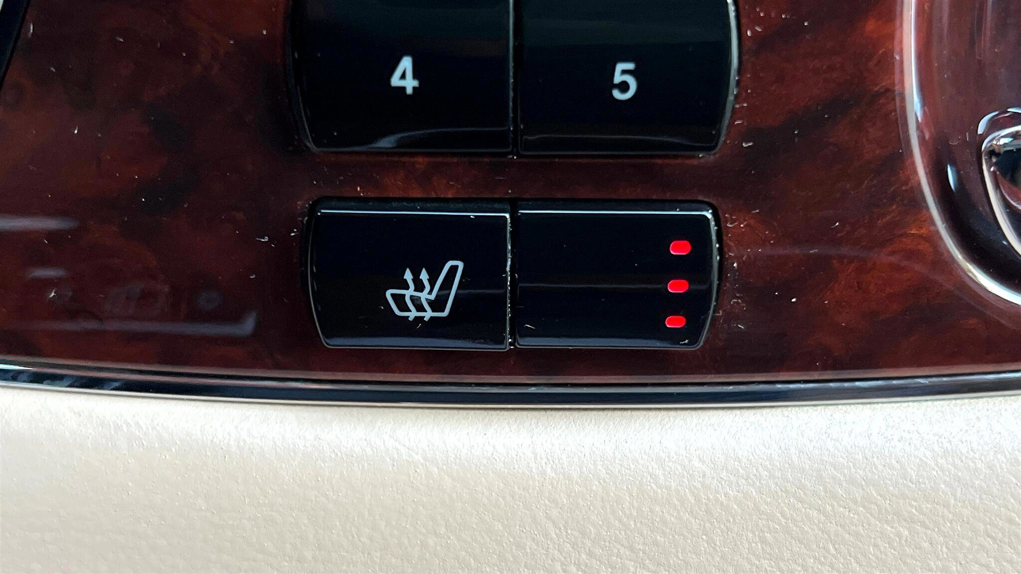 Used 2004 Maybach 57 image 37